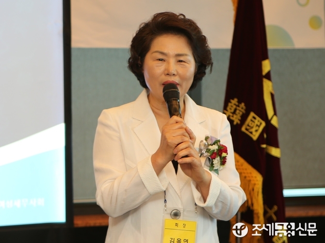 임기를 마친 김옥연 한국여성세무사회 제18대 회장이 총회에서 인사말을 하고 있다. (사진=박가람 기자)